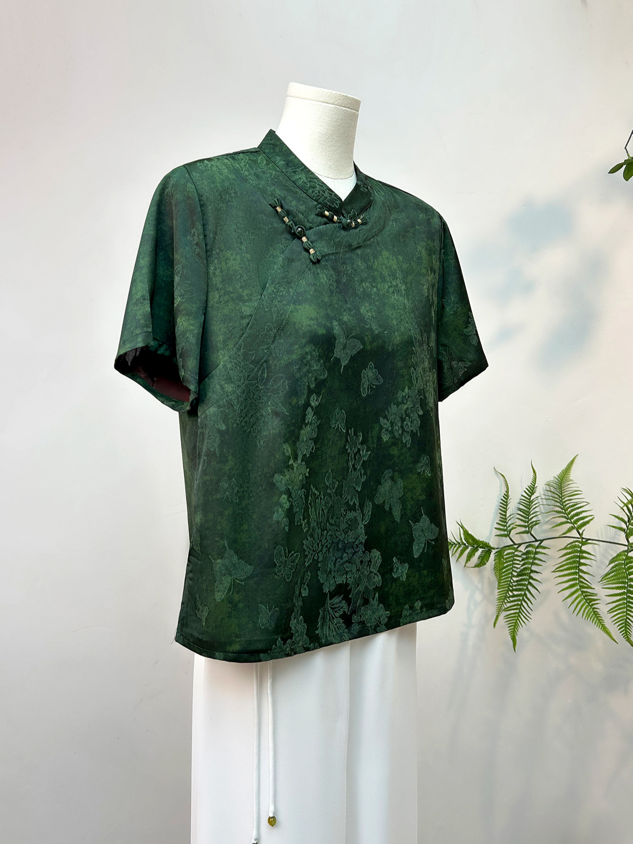 New Chinese Style Slant Placket Button T-shirt Women's 2025 Summer New Retro Slant Placket Jacquard Short-sleeved Slim Elegant Top