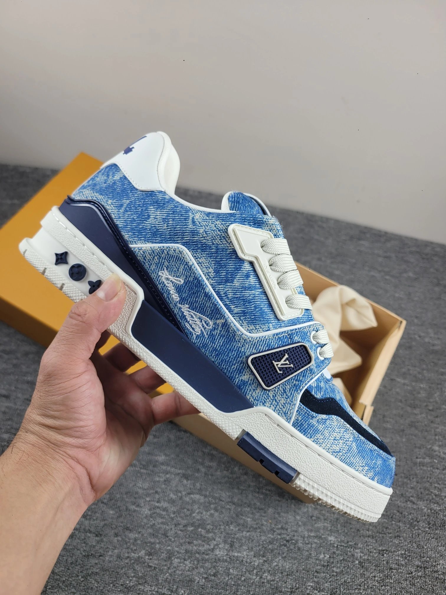 Louis Vuitton LV Trainer Denim Foto QC de WEIDIAN na Qualit.ly
