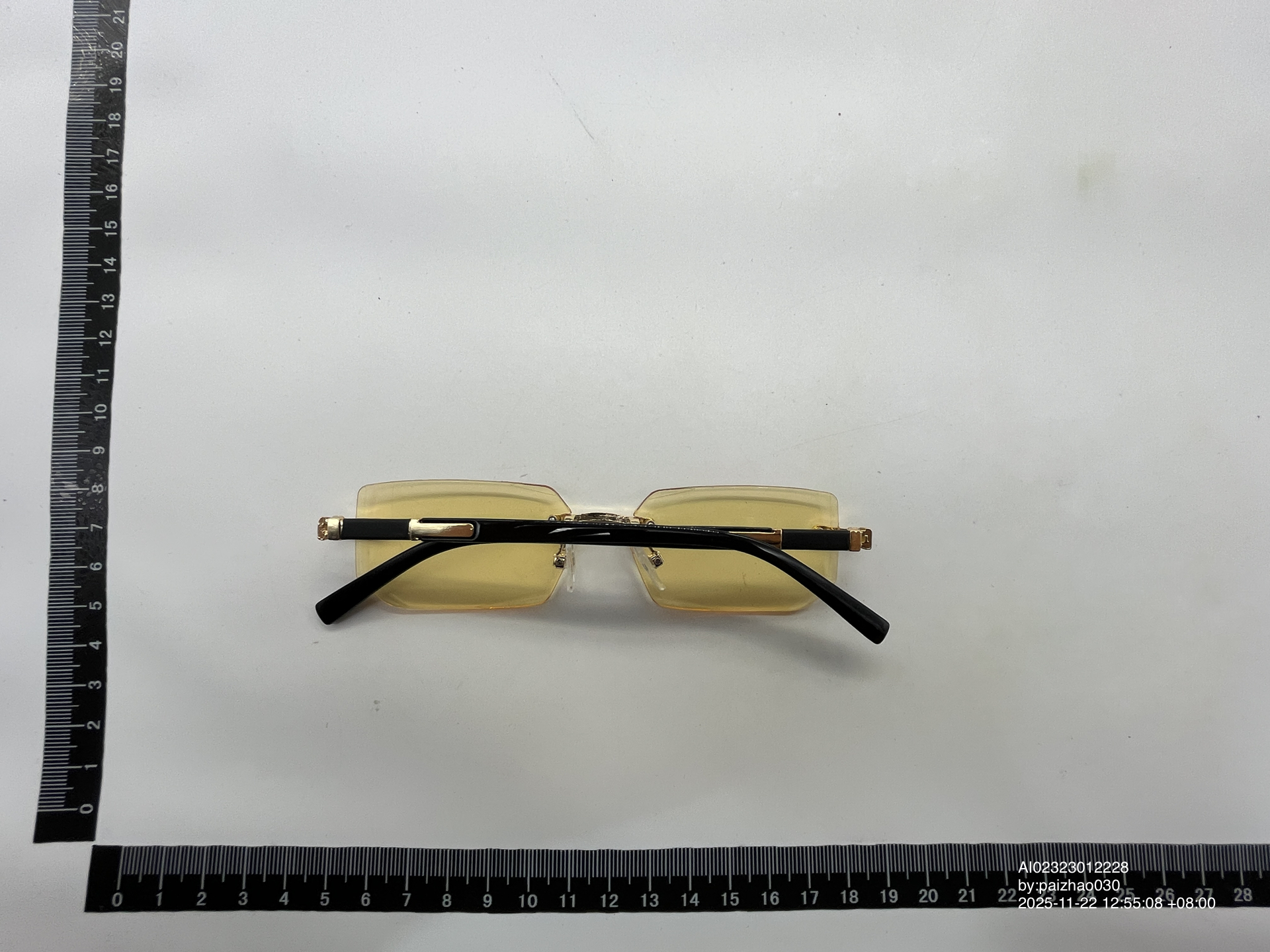 Cyberpunk Futuristic Rectangular Frameless Narrow Frame Sunglasses for Men and Women Trendy Small Frame Ocean Lens Sunglasses — photo QC 2
