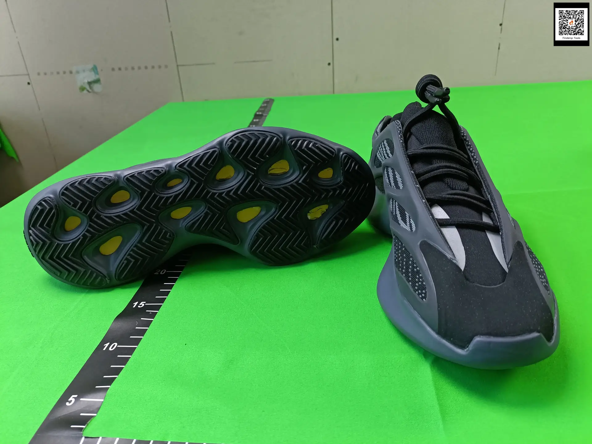 Adidas Yeezy Boost 700 MNVN Dark Phosphor