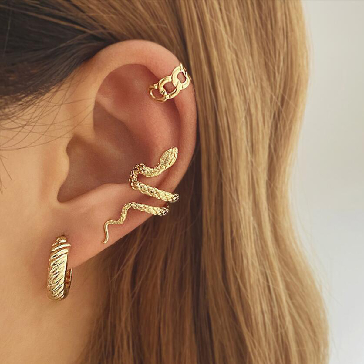 European and American Cross-border OfficeSiren Siren Wind 18K Gold Snake Ear Clip Medusa Ear-less Ear Clip suit