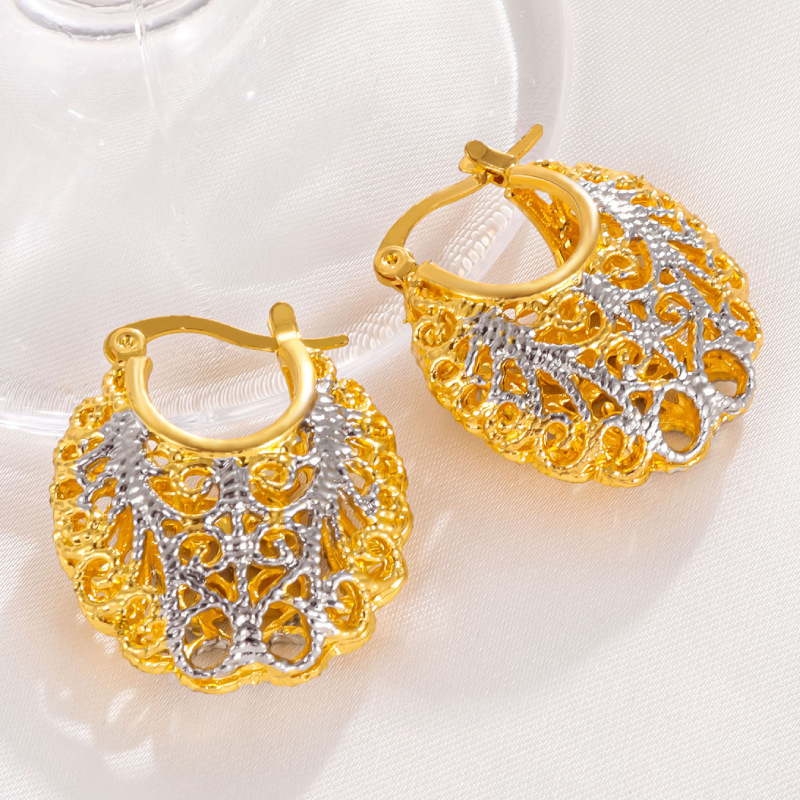 Long Rui two-color small pocket carved earrings two-color electroplating European and American exaggerated hollow earrings earrings wholesale supply