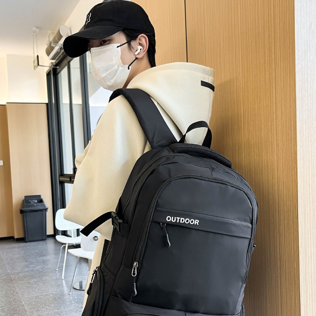 Leisure Travel Large-Capacity Backpack, Outdoor Sports High-End Men's Backpack, Fashionable Multi-Functional Student School Bag