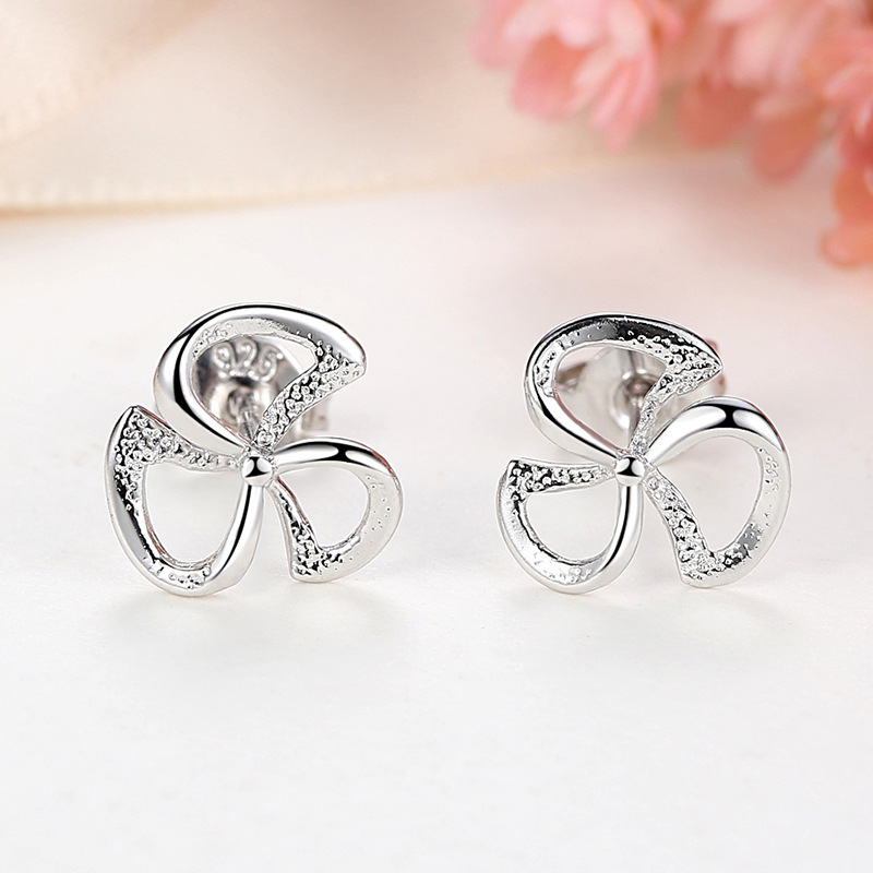 Lucky Clover Earrings Women's Simple Small Fresh Hollow Leaf Ear Accessories Fashionable Korean Niche Design Accessories