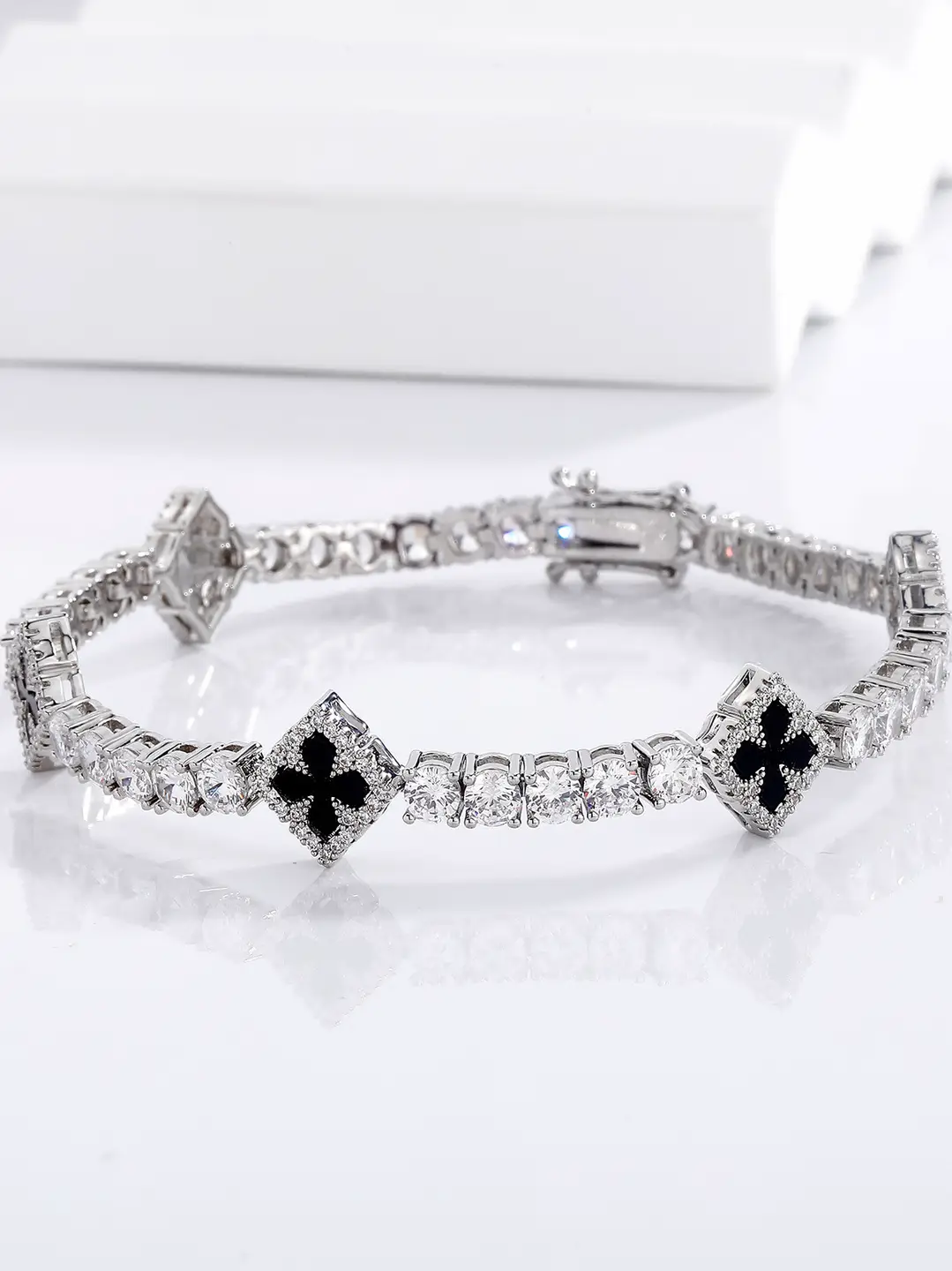 European and American Four-Leaf Flower Tennis Chain Bracelet Zircon Chain Four-Leaf Clover Bracelet for Women Exquisite High-End Bracelet Gift Accessory