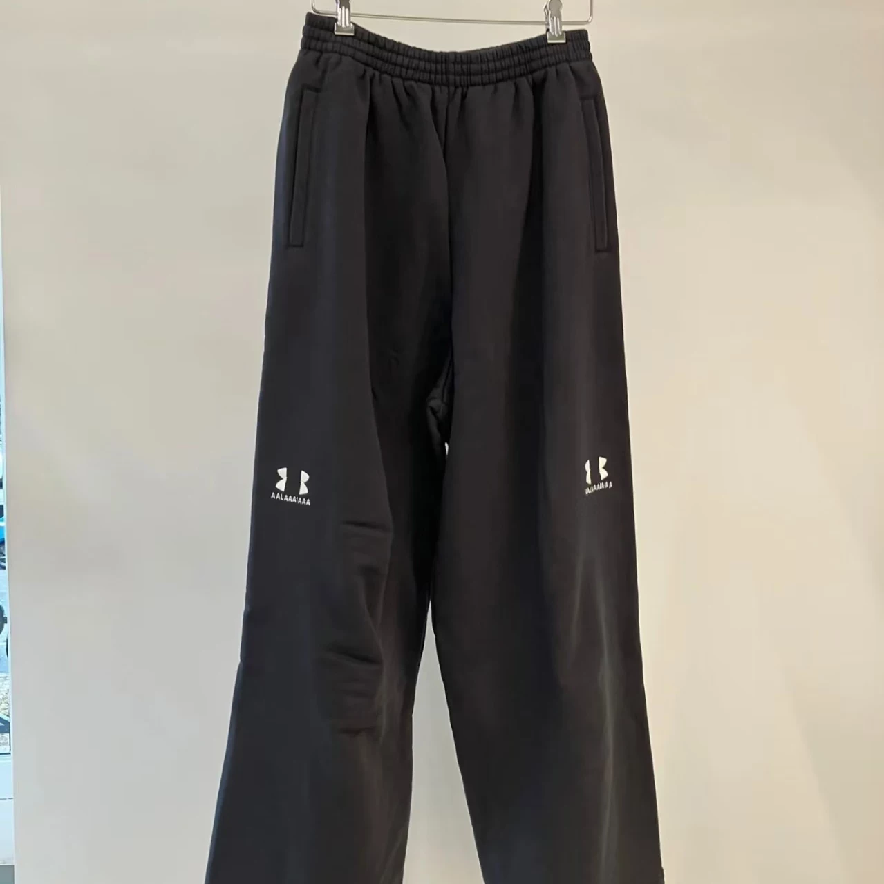 Paris style collaboration fashion show embroidered logo pure cotton loose loop long sweatpants for men and women, versatile straight leg pants for couples