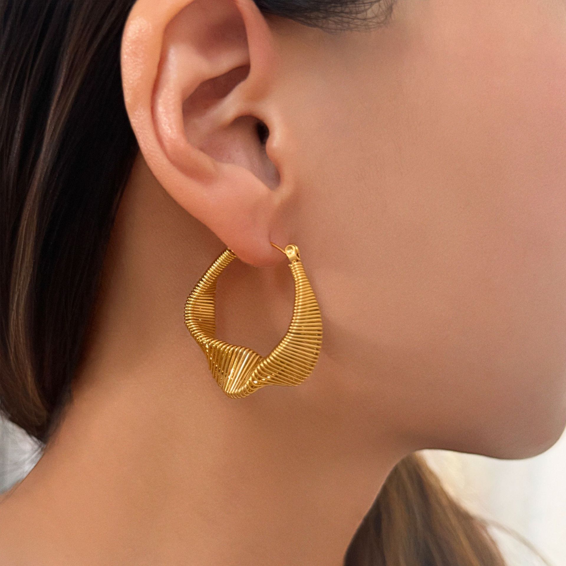 Dazan Cloud Earrings 18K Gold Electroplated Stainless Steel High Color Retention Exaggerated Niche Earrings Gothic Style Spring Hoop Earrings