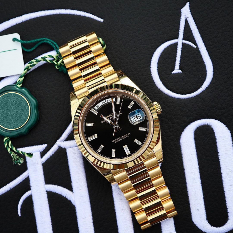 Men's Quartz Designer Watch with Day-Date Dual Calendar, Three-Bead Steel Band, Luminous Watch Wholesale QC-foto från 1688 på Qualit.ly