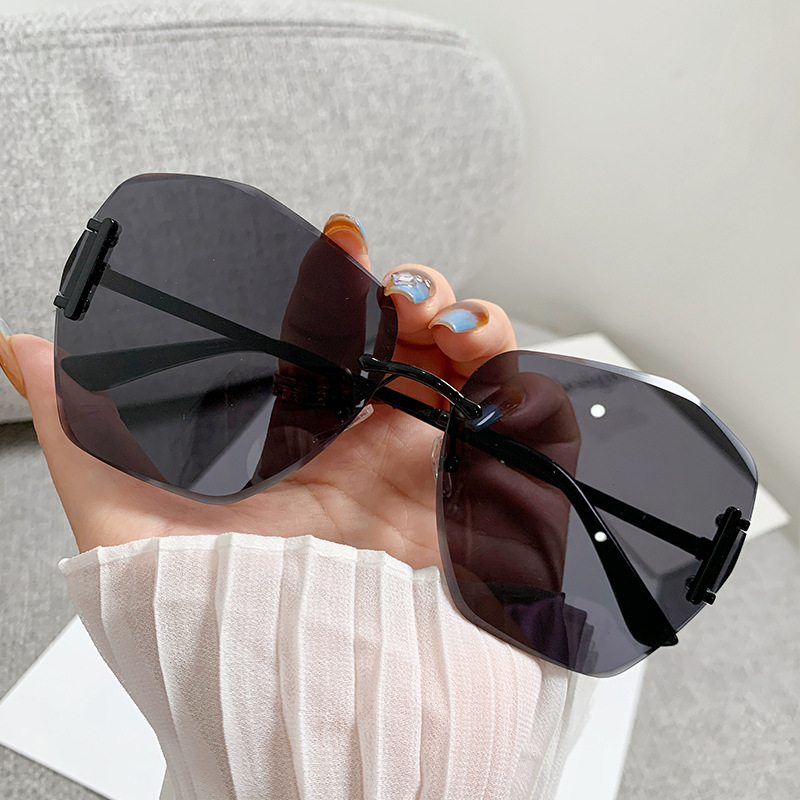 New Fashionable Novel Gradient Large Frame Sunglasses Ins Distinctive Frameless Cut-out Street Shot Sunglasses