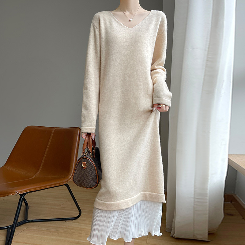 Autumn and winter 2024 new pure wool V-neck knitted dress women's high waist solid color lace stitching long skirt