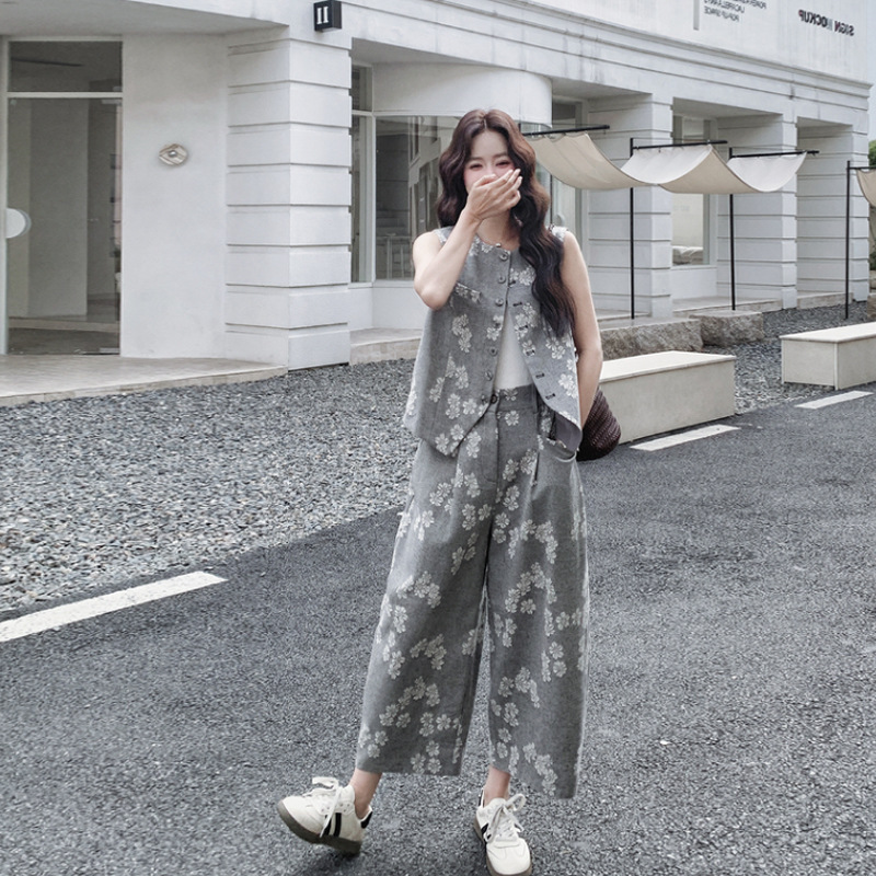 Gray Old Money Style Printed Suit Vest Set for Women, New Summer Casual Slim-Fit Cropped Pants Two-Piece Trendy Set