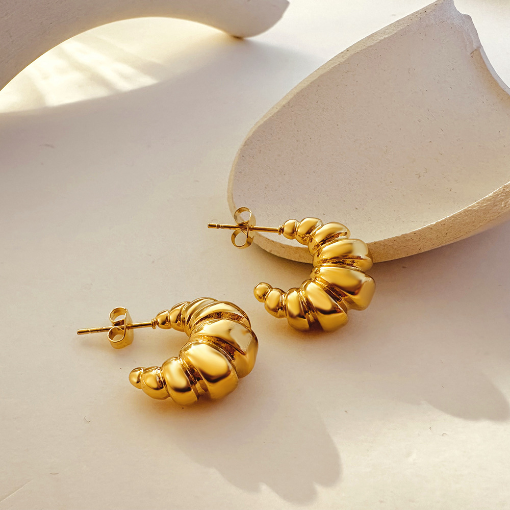 European and American Cross Border Stainless Steel 18k Gold Thread Earrings C Shaped Horn Bag Pleated Irregular Exaggerated Texture Stud Earrings