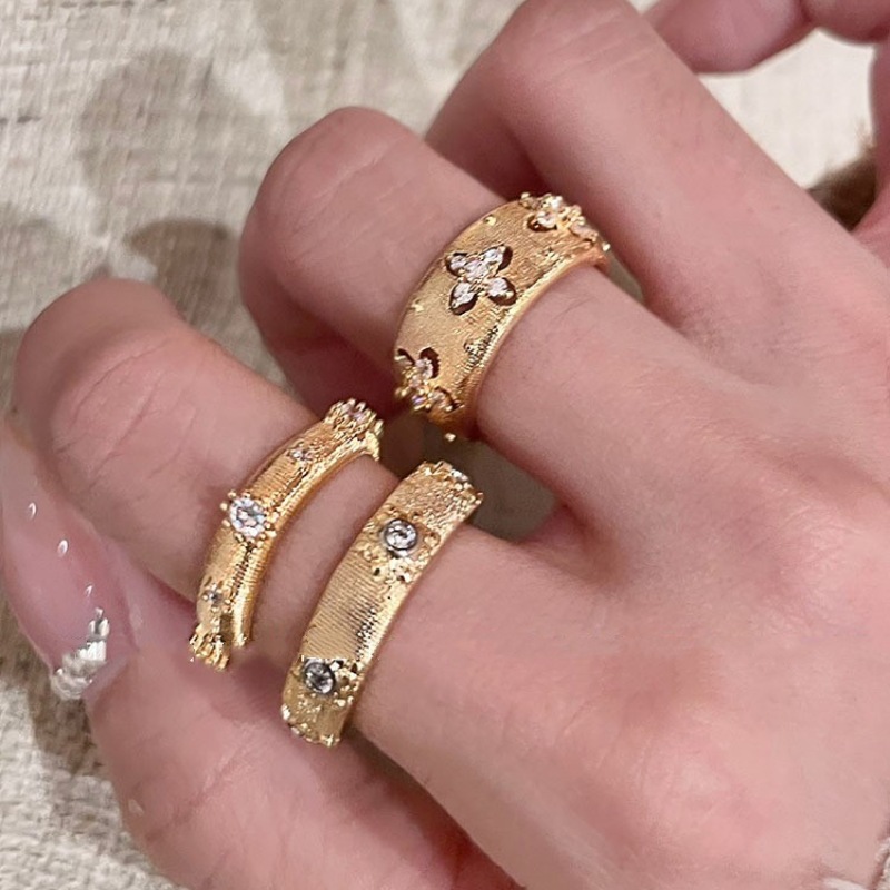 Vintage Court-Style Stackable Rings for Women, Hollow and Delicate, with a Sense of Light Luxury Design, Adjustable Open Rings, Heavy Craftsmanship, Trendy Index Finger Rings