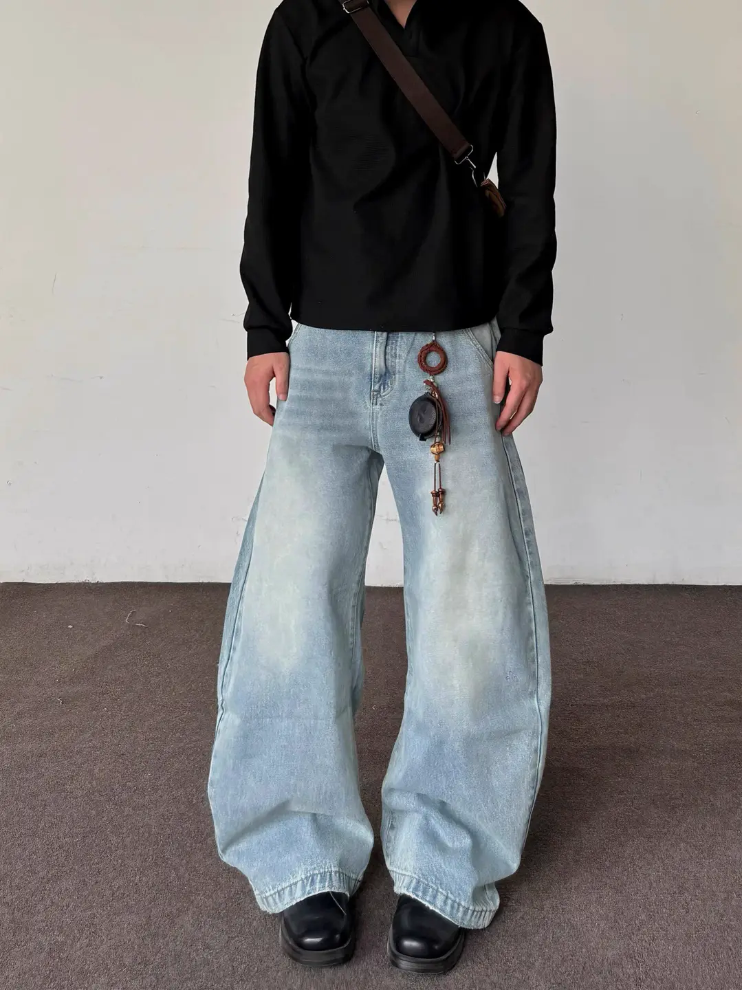 American style vintage washed and edged blue curved denim jeans for men and women, casual, loose, versatile, and long pants