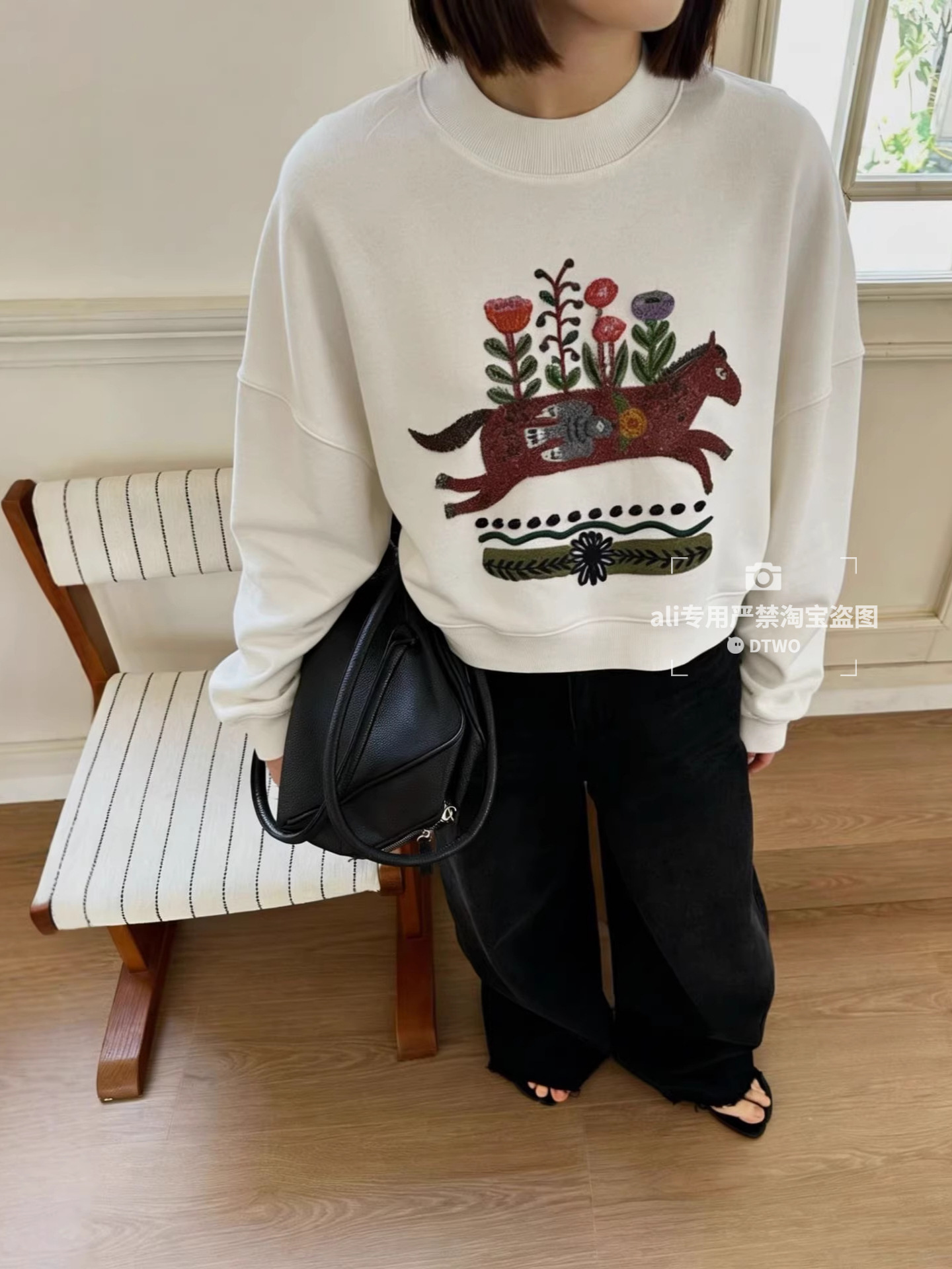 Dtwo Spring/Summer New Original Design Thirteen Lines Women's Wholesale Pony Embroidery Round Neck Sweatshirt 6221069