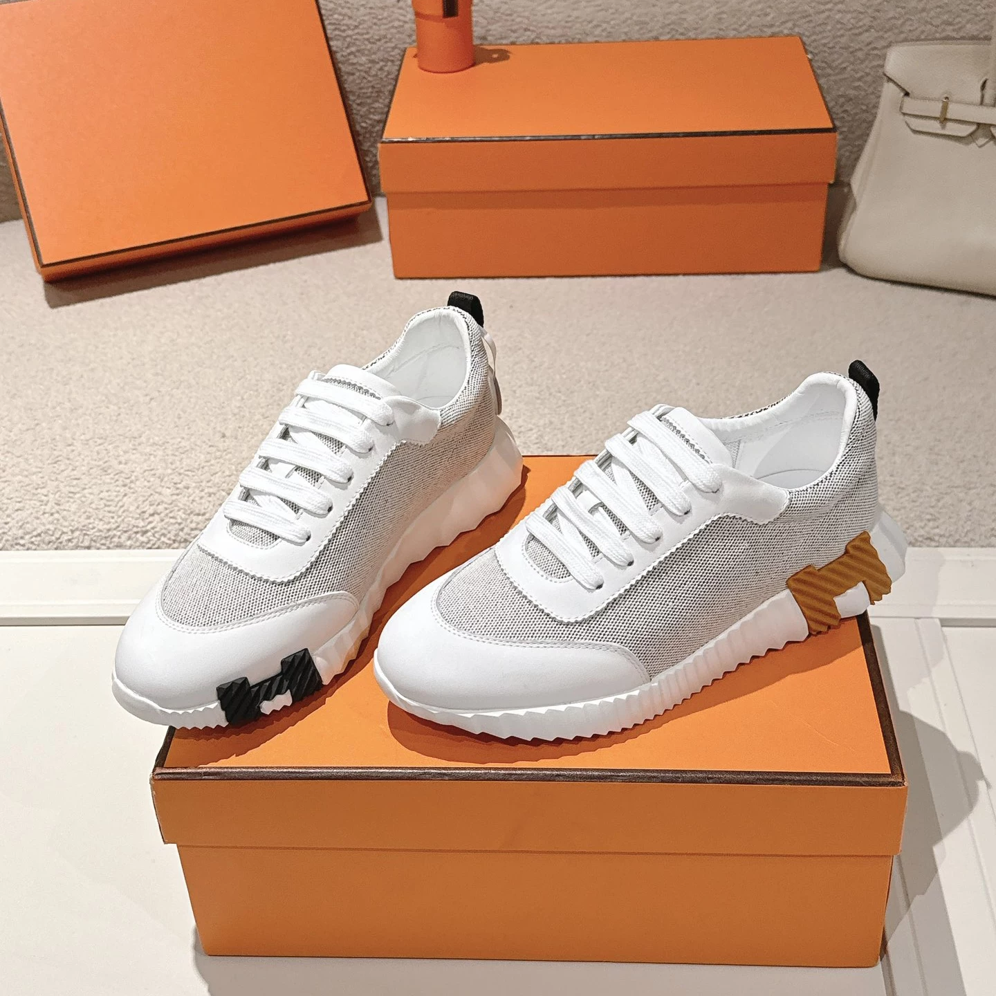 2026 Spring and Autumn New H Home Color blocked Fashion Casual Sports Shoes for Men and Women, Genuine Leather Thick soled Laced Running Shoes for Couples