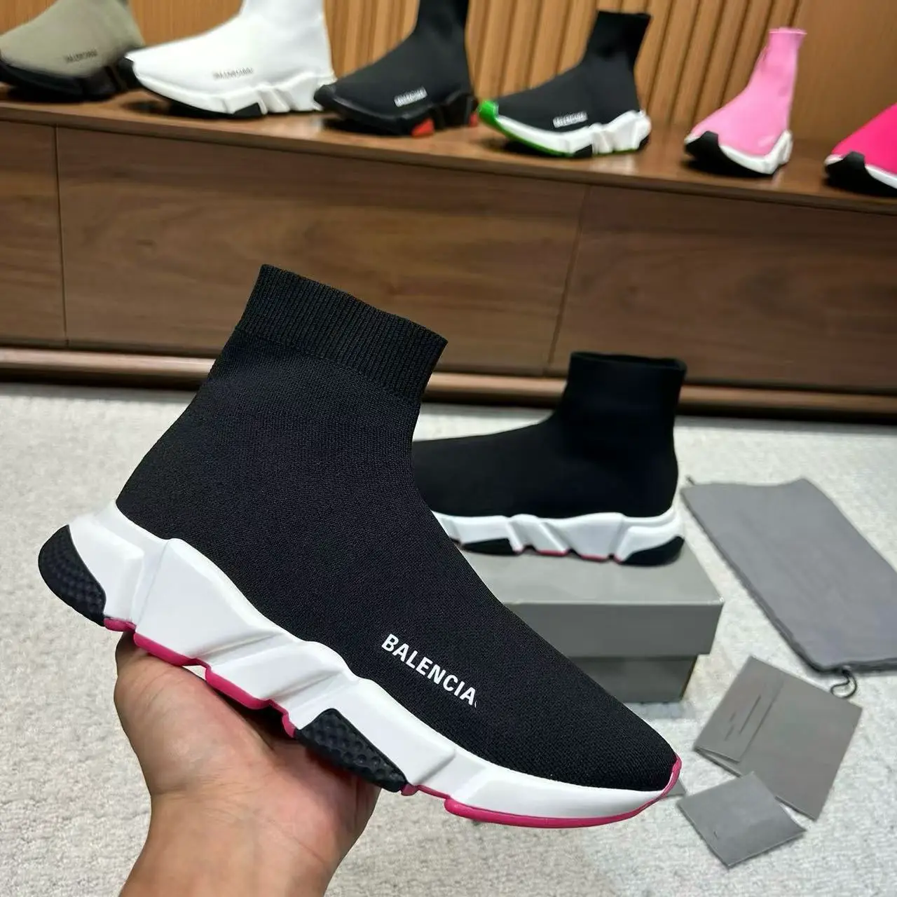 European station 22 new high-quality fashion with men and women mid-calf socks shoes Paris breathable foot sleeve flyknit shoes tide