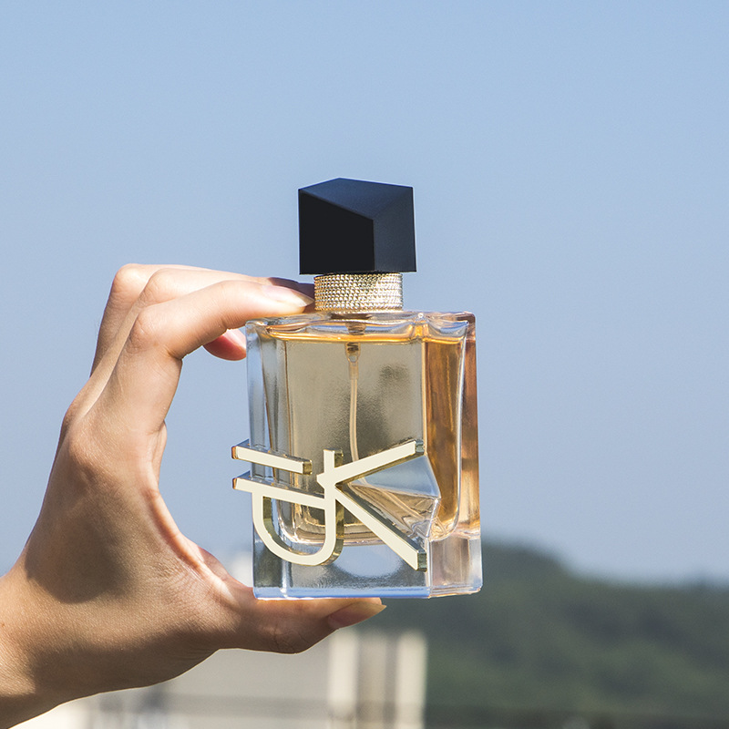 Net Celebrity Explosions Small Town Yixiang Free Water Ladies Perfume Flower Flavor for Students Fresh and Lasting Eau De Toilette 50ml
