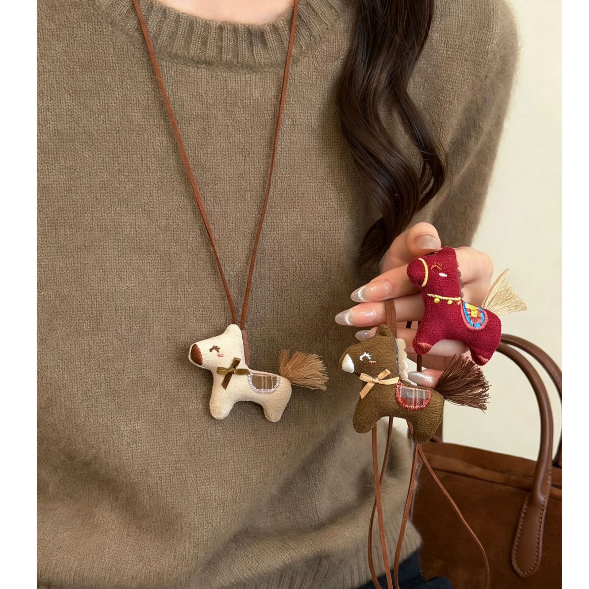Cute Cartoon Fabric Doll Pony Pendant Necklace for Women, Autumn and Winter Long Style, Zodiac Year Sweater Chain Accessory