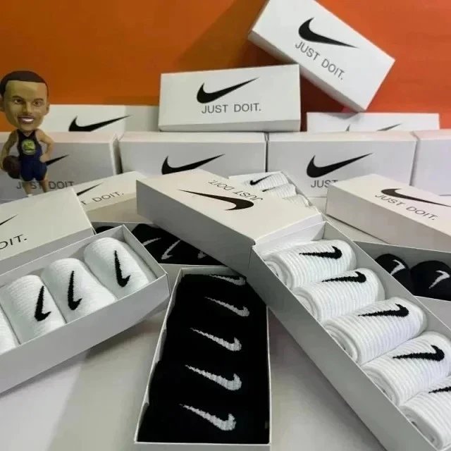 经典时尚运动袜
