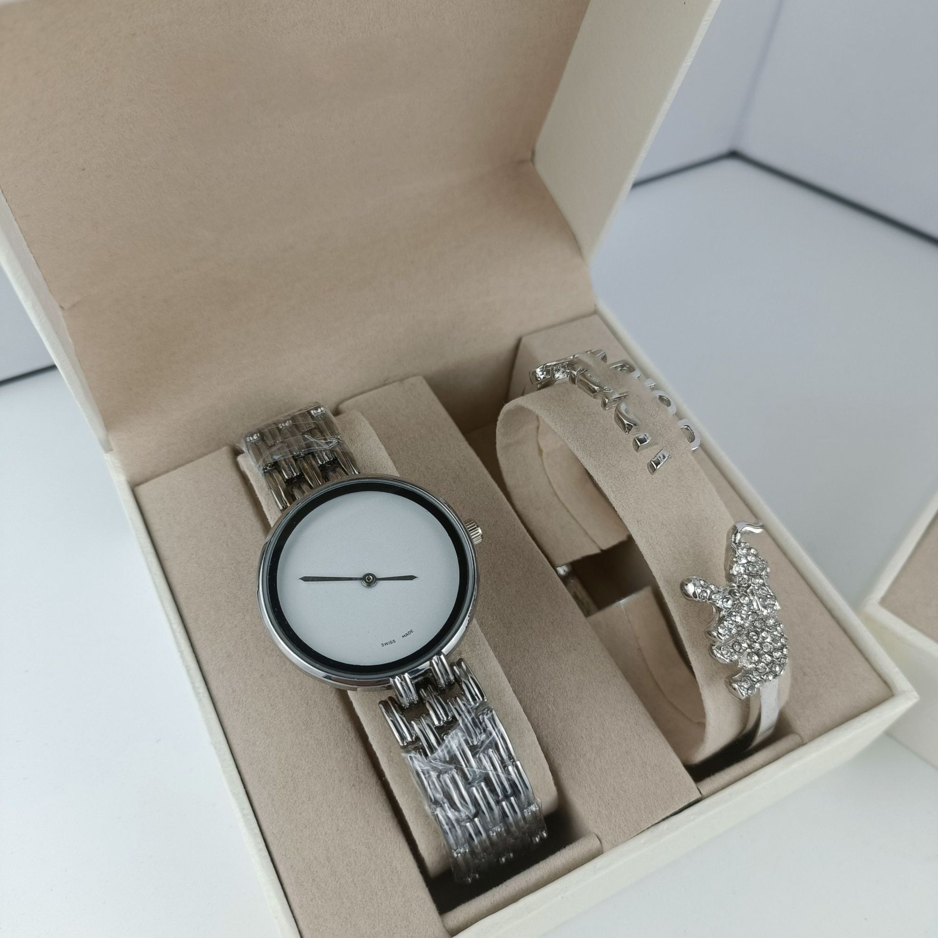 2 piece set new fashion quartz ladies watch calendar simple ultra-thin high-end waterproof ladies watch wholesale