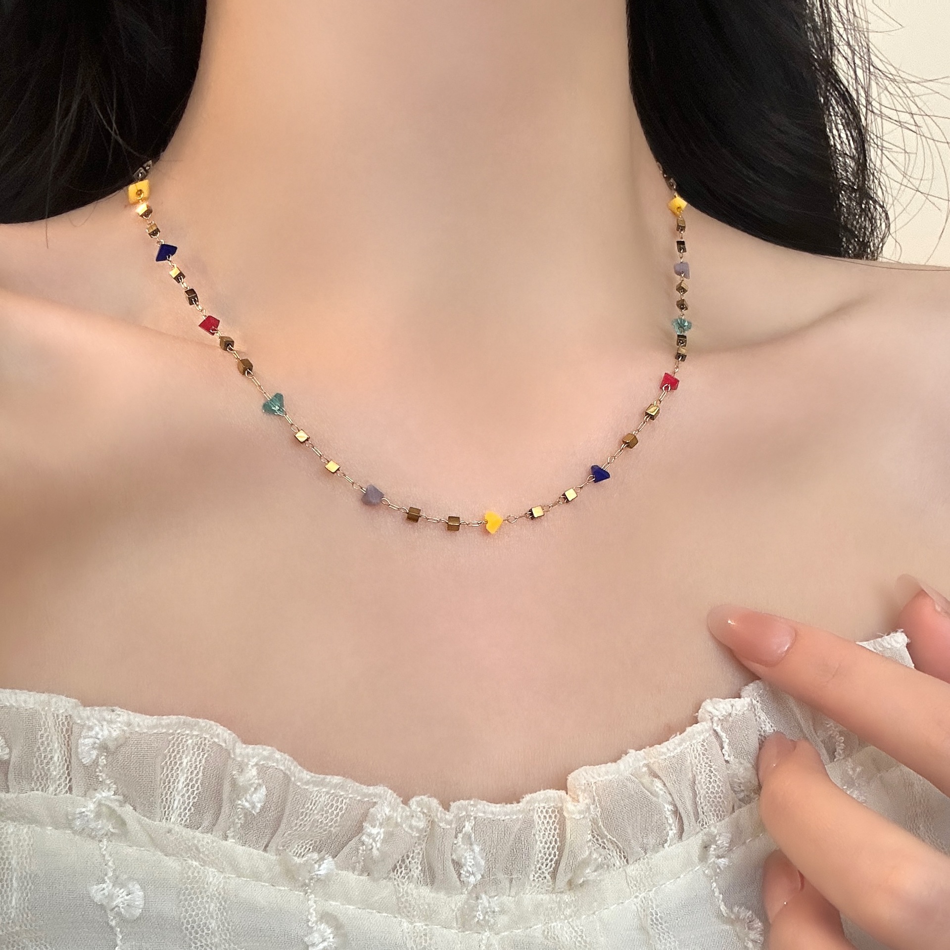 Colorful Crystal Gypsophila Beaded Necklace for Women, Light Luxury Niche Design, High-End Titanium Steel Clavicle Chain Bracelet Accessories