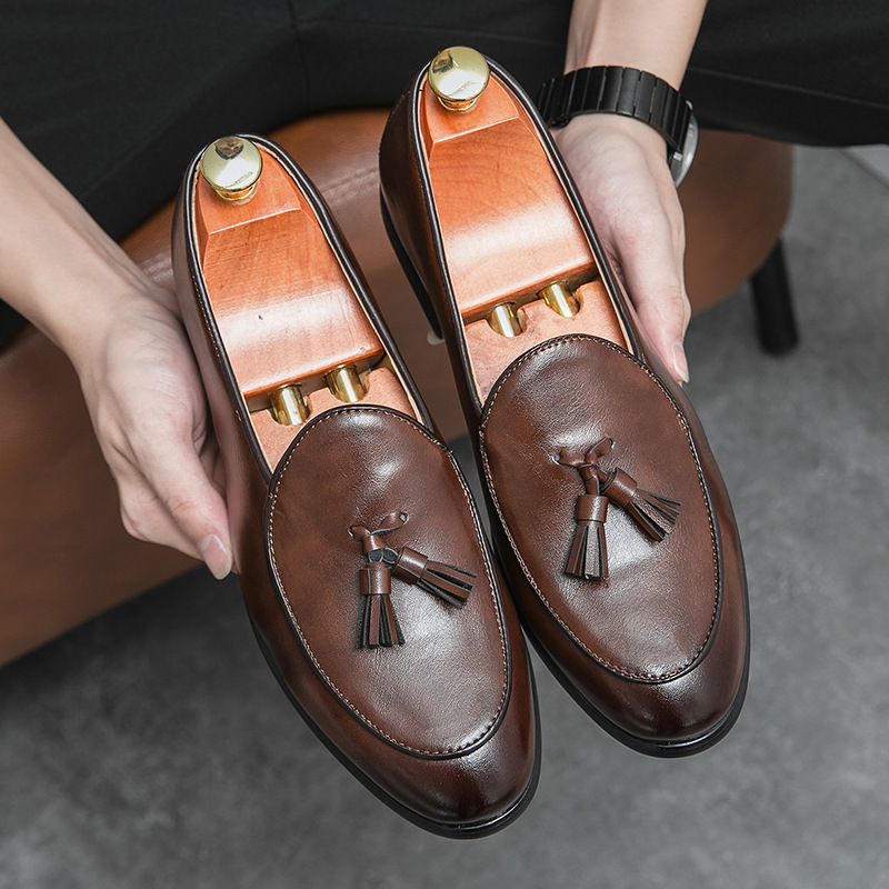 Cross-Border New Men's Tassel Pointed Leather Shoes British Style Large Size Slip-On Formal Business Casual Loafers Men's Shoes