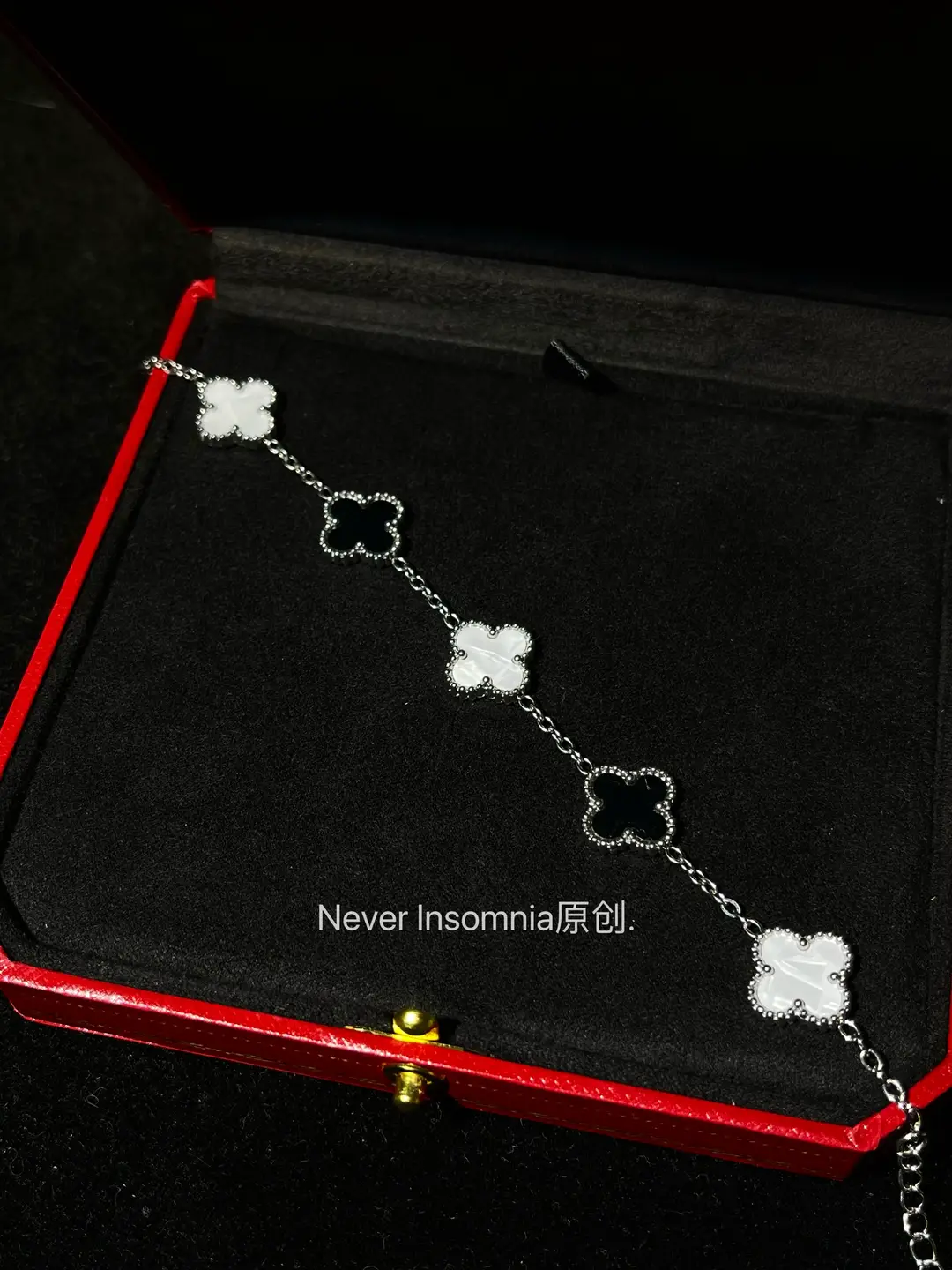 Never Insomnia Original.Auiserur Bracelet.Black and White