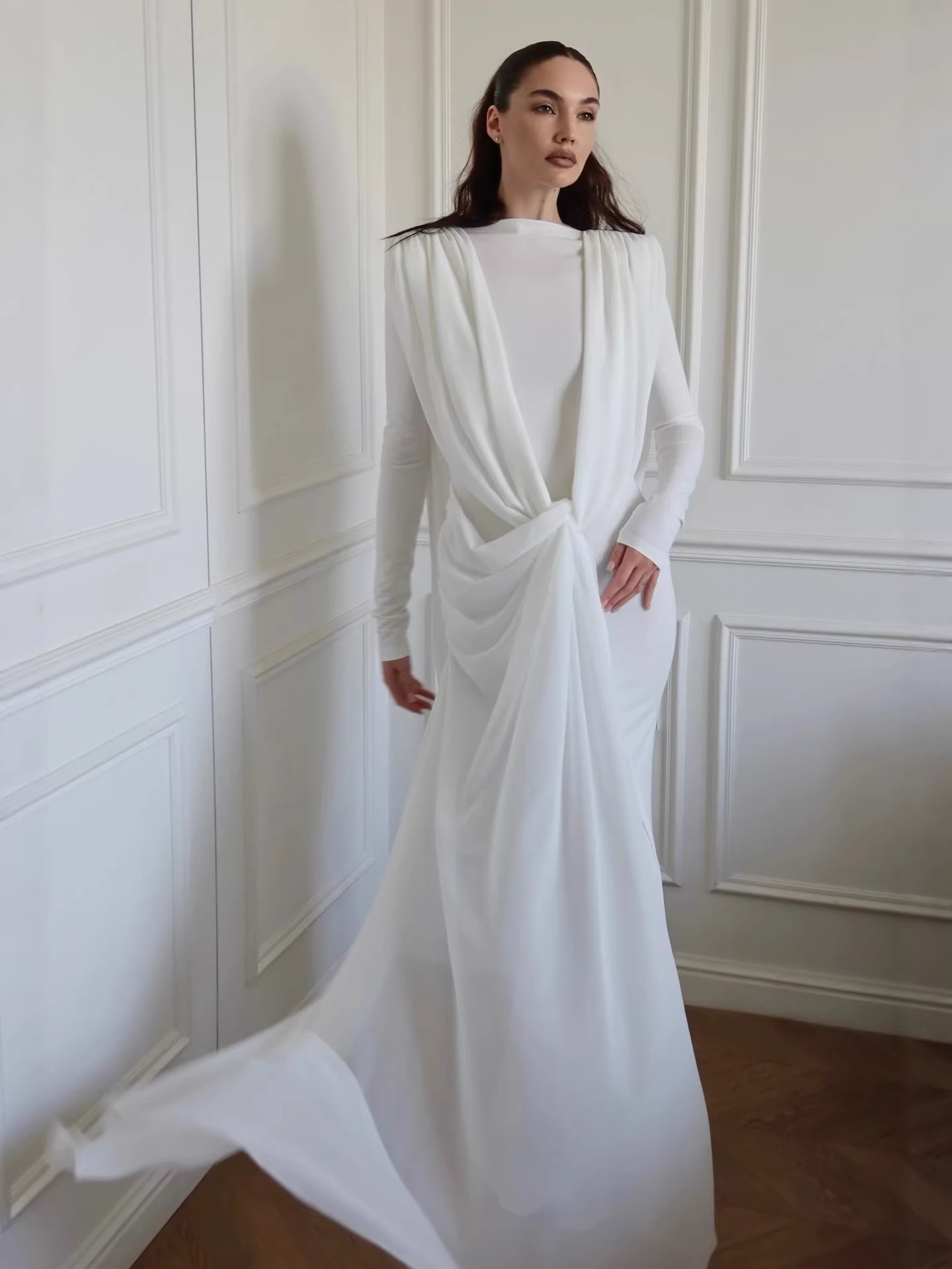 In Stock | White Stand-Collar Long-Sleeve Dress with Artistic Embellishments on the Chest, Photo Shoot Resort-Style Dress.