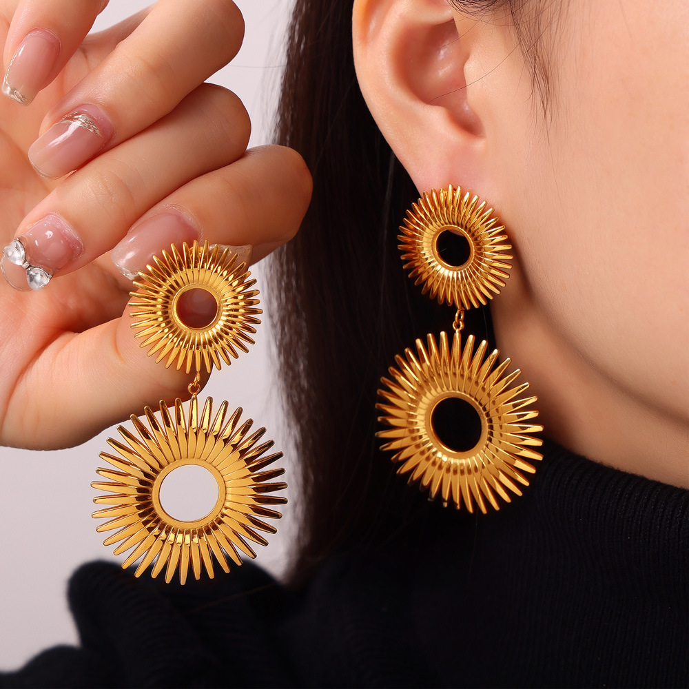 Antique Personality Niche Geometric Texture Flower Ring Design Sense Earrings Titanium Steel Gold Plated Casual Style Jewelry for Women