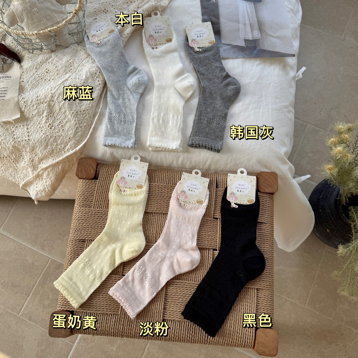 Songmu& # 39; Korean-Style Snowflake Hollow-Out Polka Dot Socks for Women, Seamless Mesh Slouch Socks, Sweet Mid-Length Socks for Women.