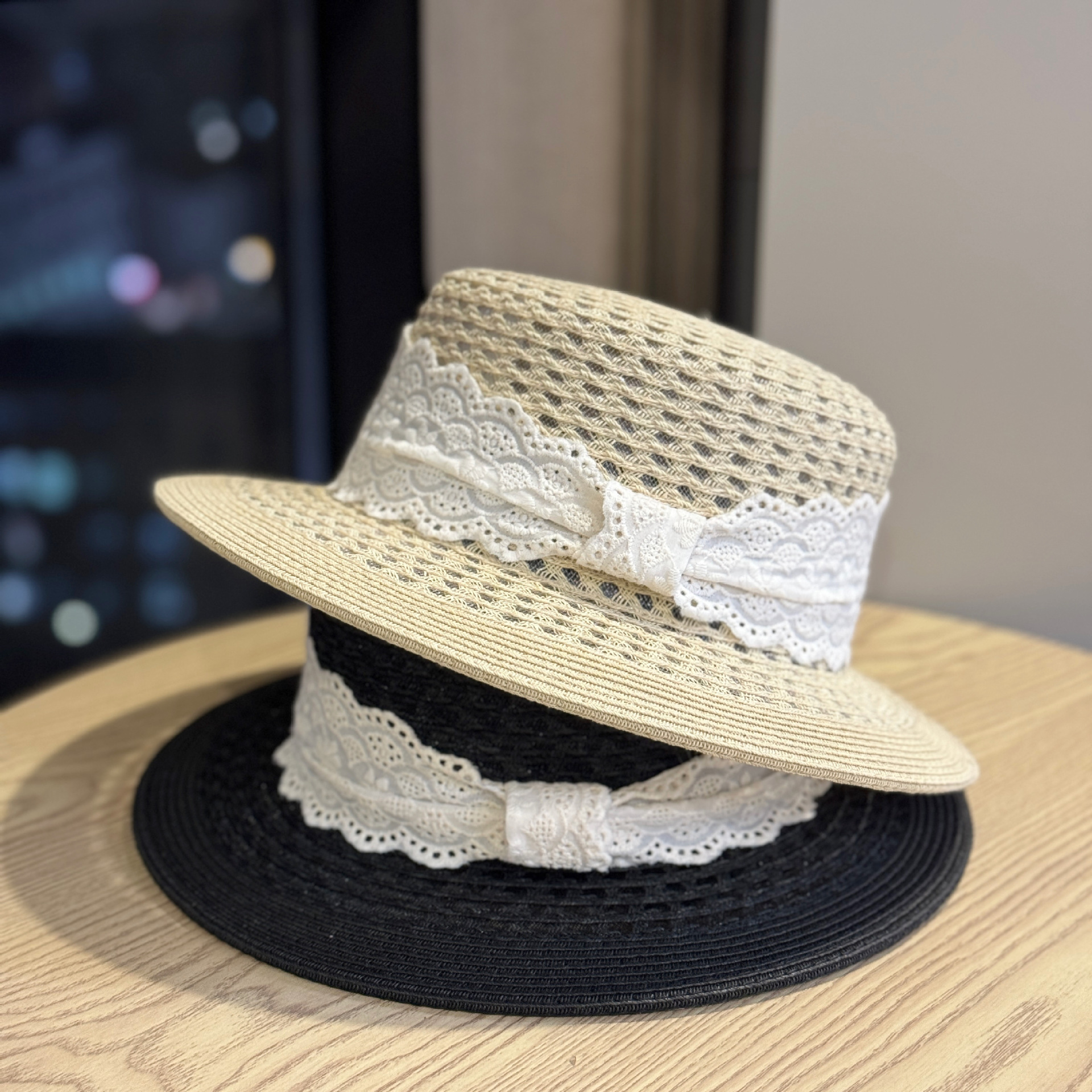 2026 French Lace Flat-Top Straw Hat for Women, Retro Elegant Hepburn Style Hat, Seaside Vacation Sun Protection Hat for Women