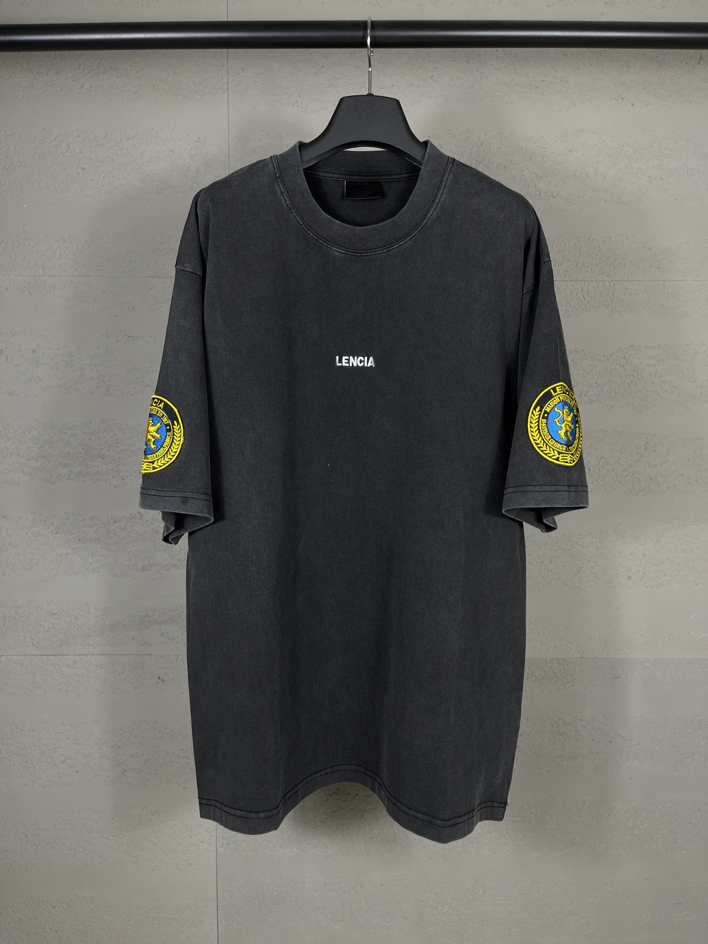 2025 Summer Paris Letter Logo Embroidered Badge Short Sleeve T-Shirt Loose Fit Unisex Half Sleeve Trend
