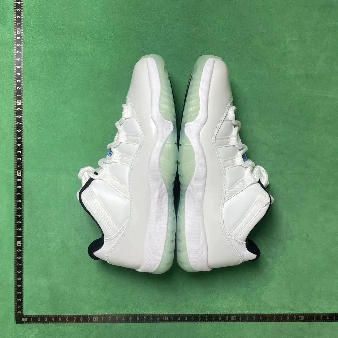 Air Jordan 11 Retro Legend Blue