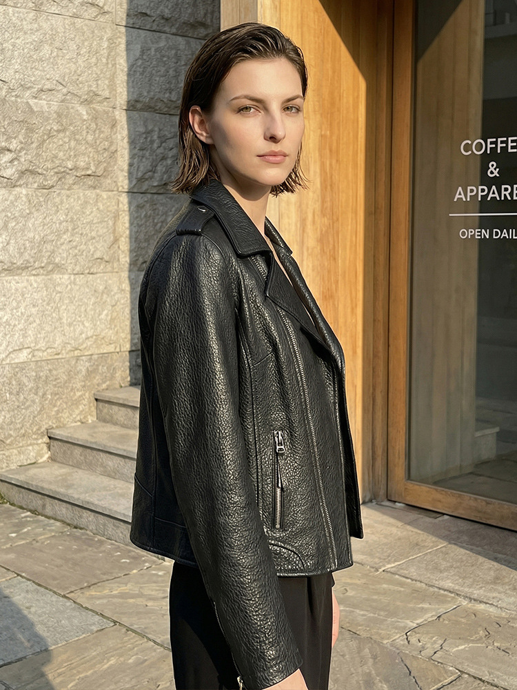 Cool and Stylish Black Motorcycle Leather Jacket for Women, Short Style with Bubble Texture Sheepskin, Spring and Autumn High-End Feel, Diagonal Zipper Slim-Fit Leather Jacket