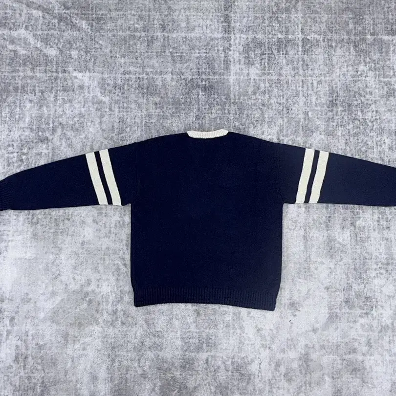 Customized Knitted Crew Neck Sweatshirt with Ny Letters on the Chest