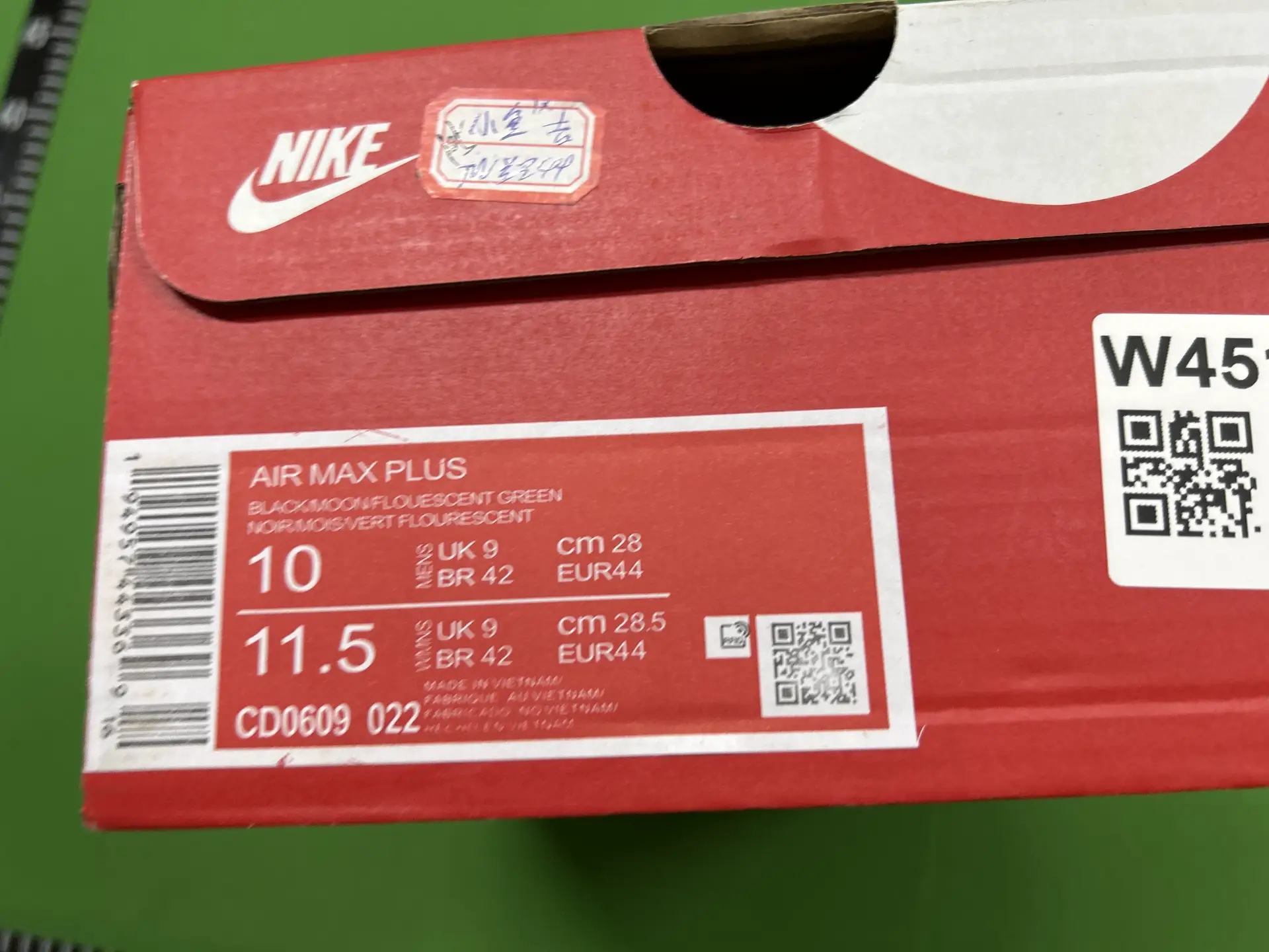 Nike Air Max Plus Black Moon Fluorescent Green