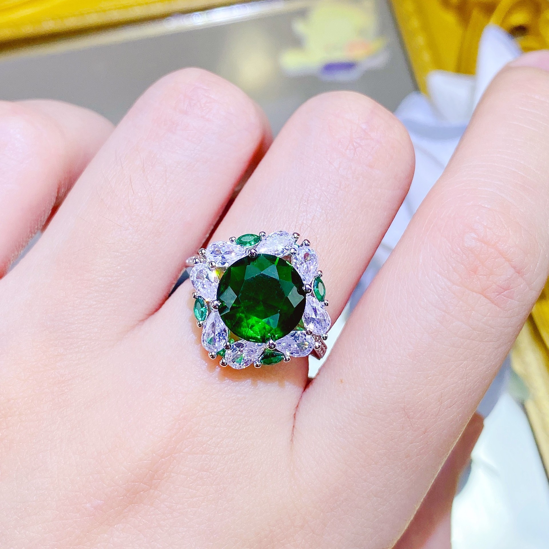 Online Celebrity Live 2 Karat Green Diamond Color Treasure Open Ring High-definition Imitation Colombian Cultivated Emerald Ring