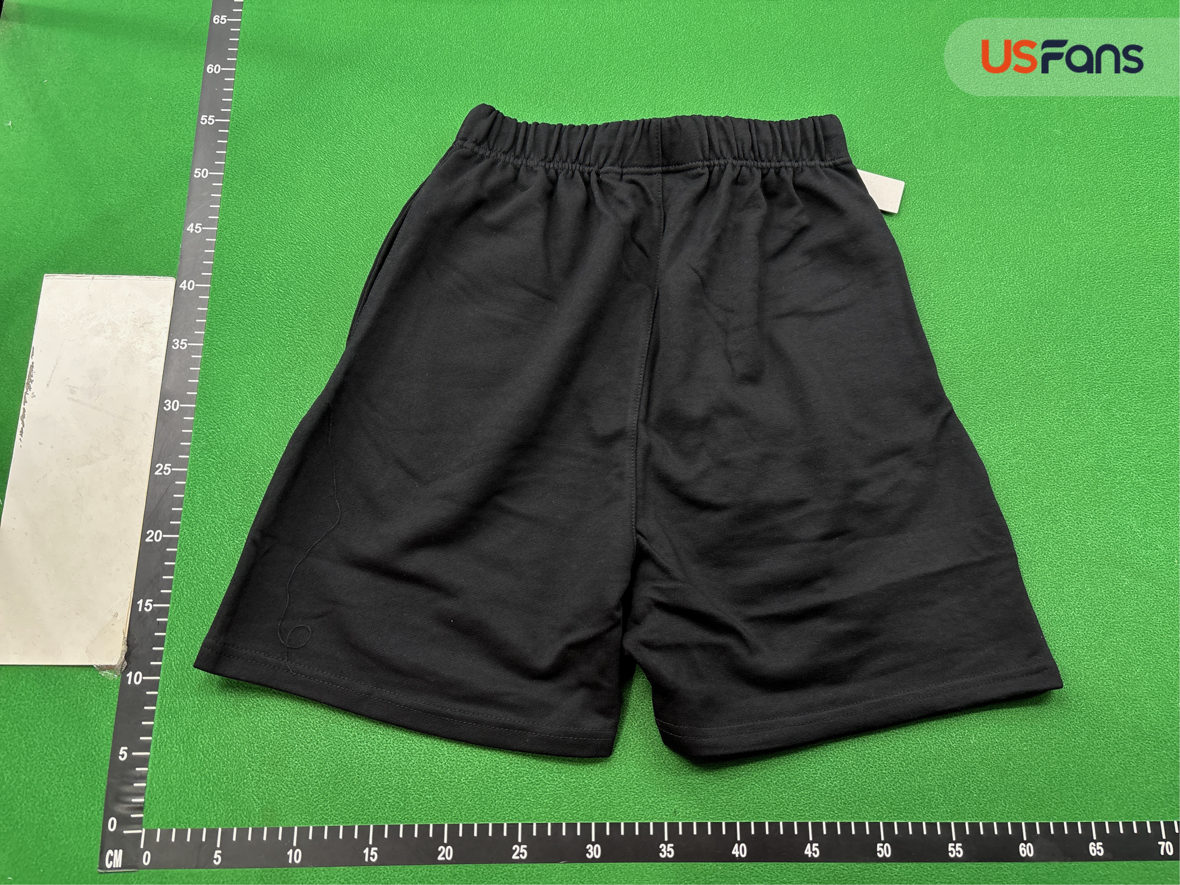 Fear of God ESSENTIALS 1977 Shorts Black — QC-foto 3