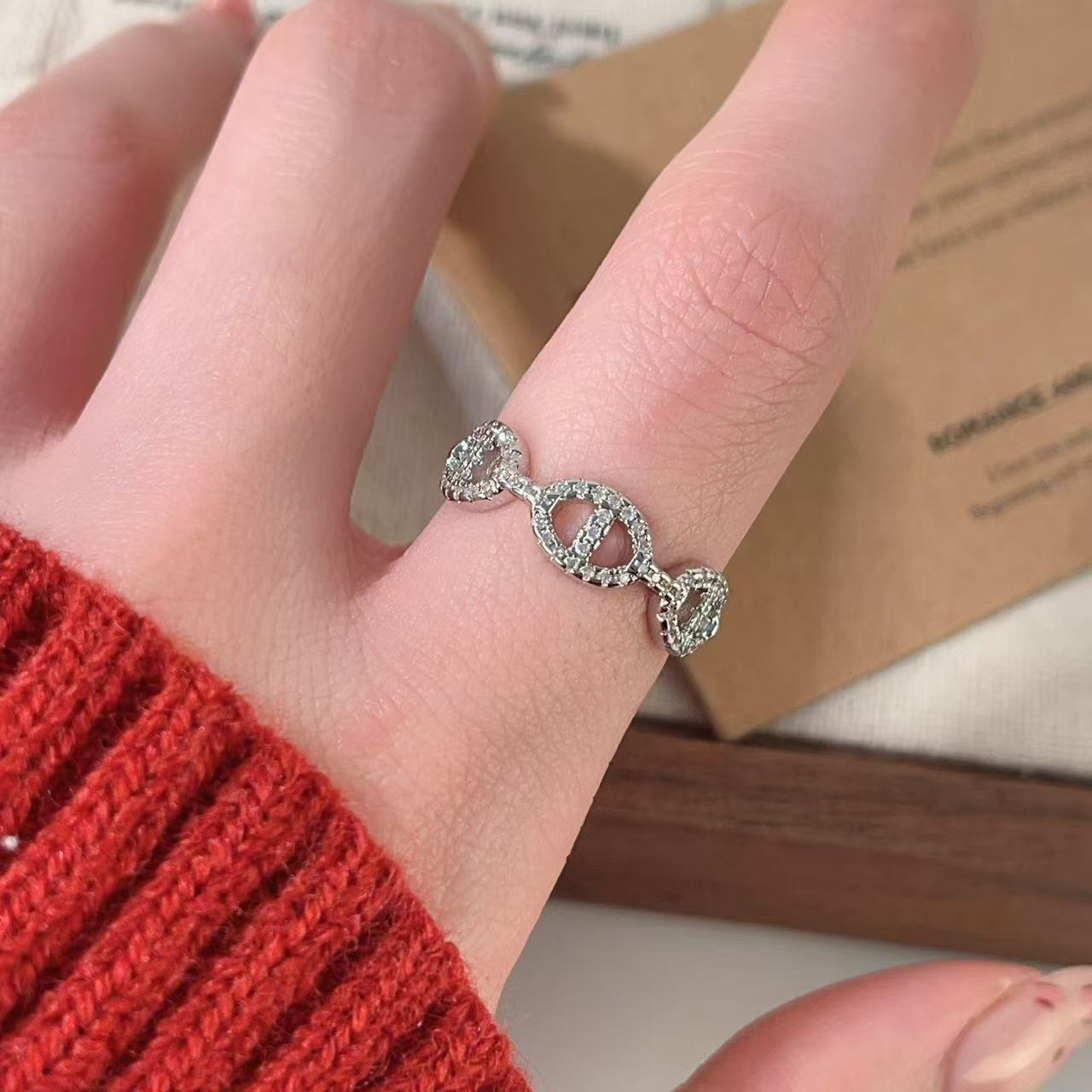 Fashionable and High-End Zircon Pig Nose Ring, Light Luxury Niche Design, Index Finger Ring, Exquisite and Stylish, Versatile Jewelry
