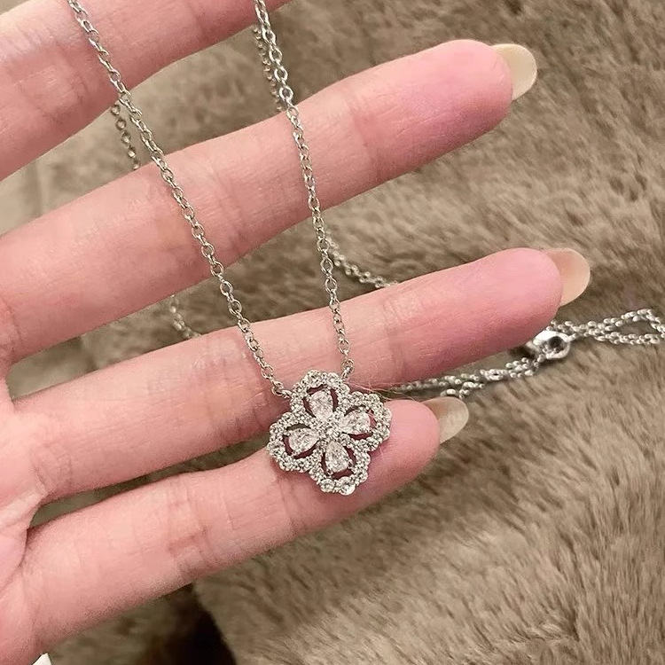 Sparkling Clover Necklace for Women, Light Luxury High-End Pendant, 2026 New Model, Exquisite Niche Design, Clavicle Chain Customization