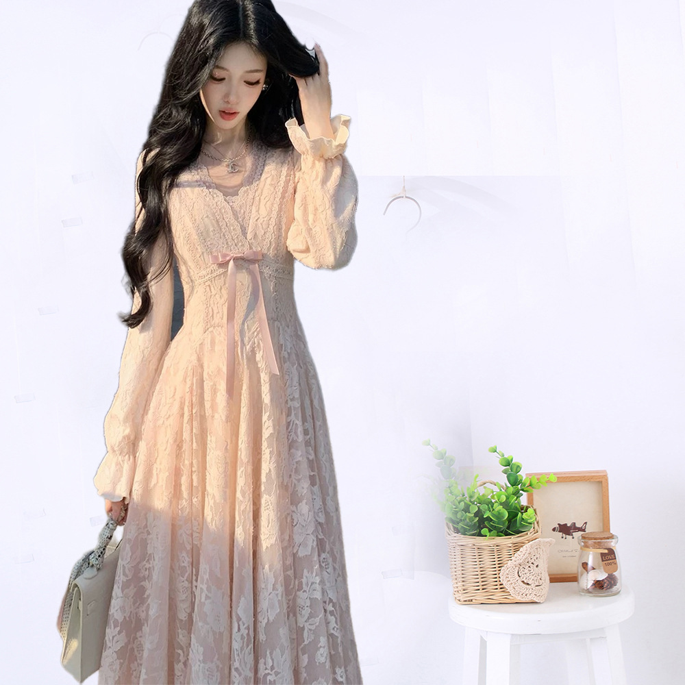 French-Style Pure Desire V-Neck Lace Dress, Autumn and Winter Waist-Cinching Slimming Elegant Inner Layering Puffy Dress