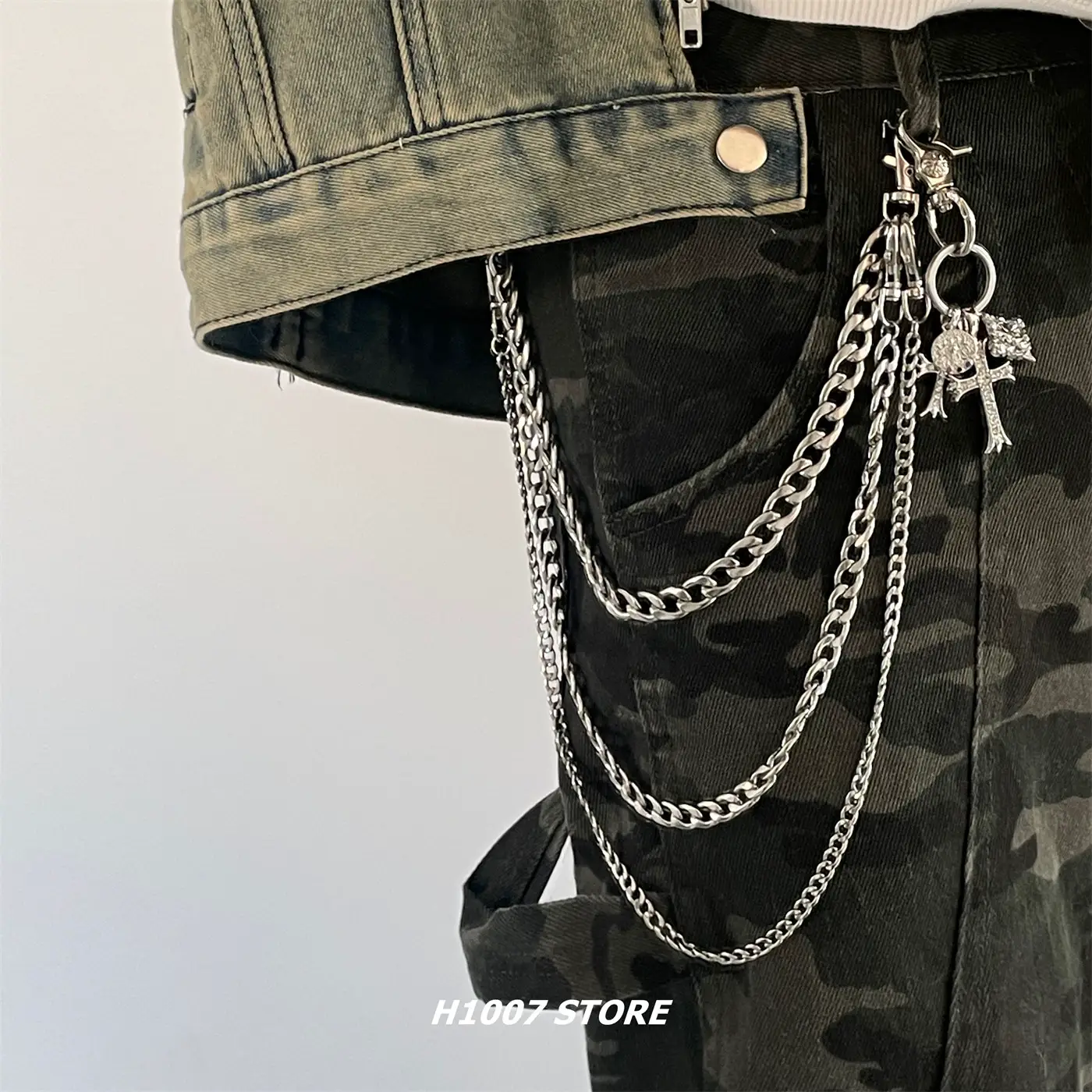 Hip-Hop Style Diamond-Encrusted Cross Flower Titanium Steel Chain Bag Pendant for Men, Pants Chain for Women, Unique Keychain, Waist Decoration