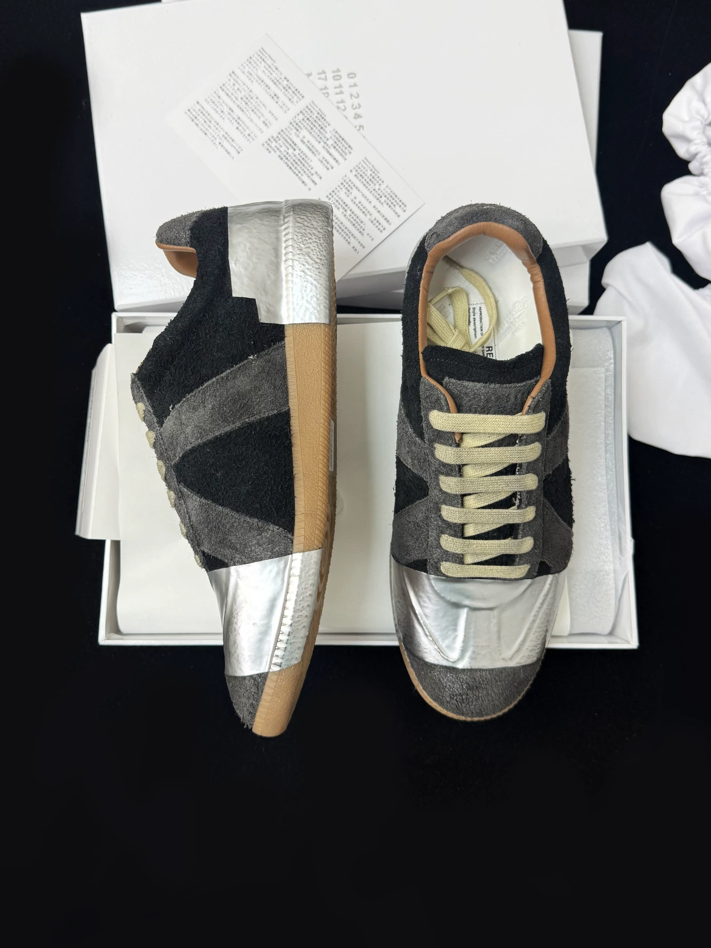 2026 New Vintage Men's Tape-Trainer Sneakers with Staple Stitching, Unique Black and Silver Casual Shoes Foto QC de TAOBAO na Qualit.ly