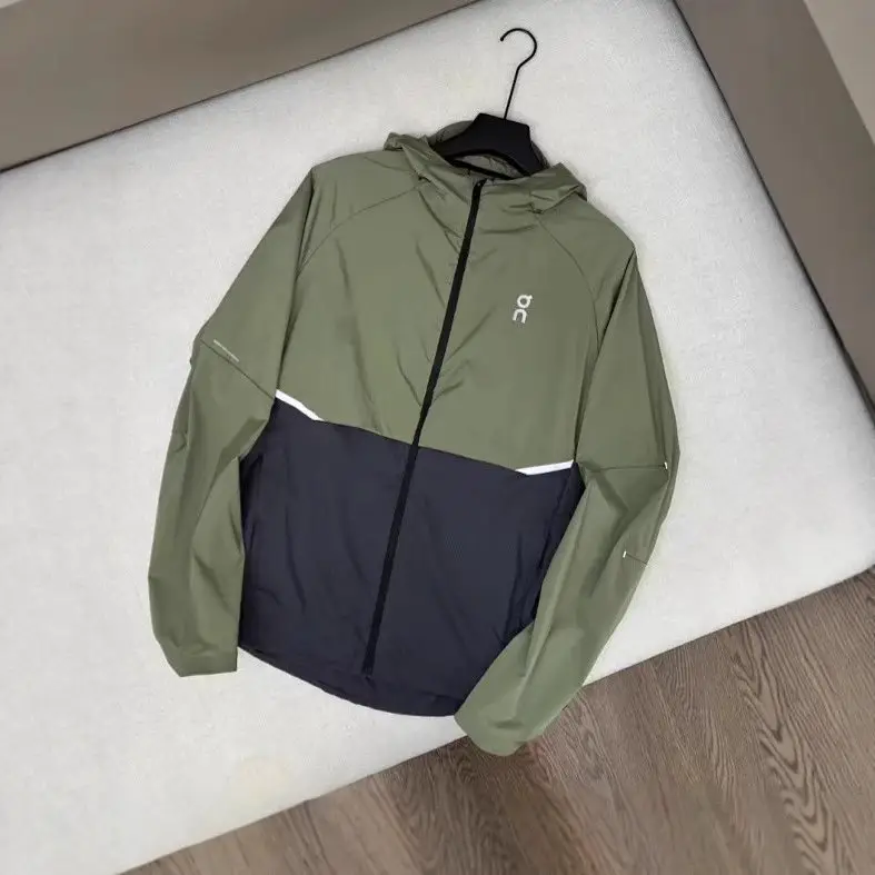 on 外套运动服卫衣