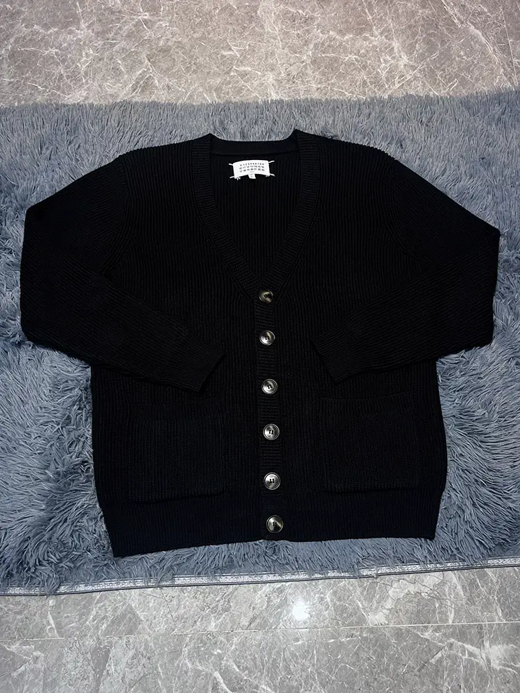 Quarter stitch label solid color buttons loose knit sweater V-neck cashmere blend men and women with the same cardigan outside the matching sweater