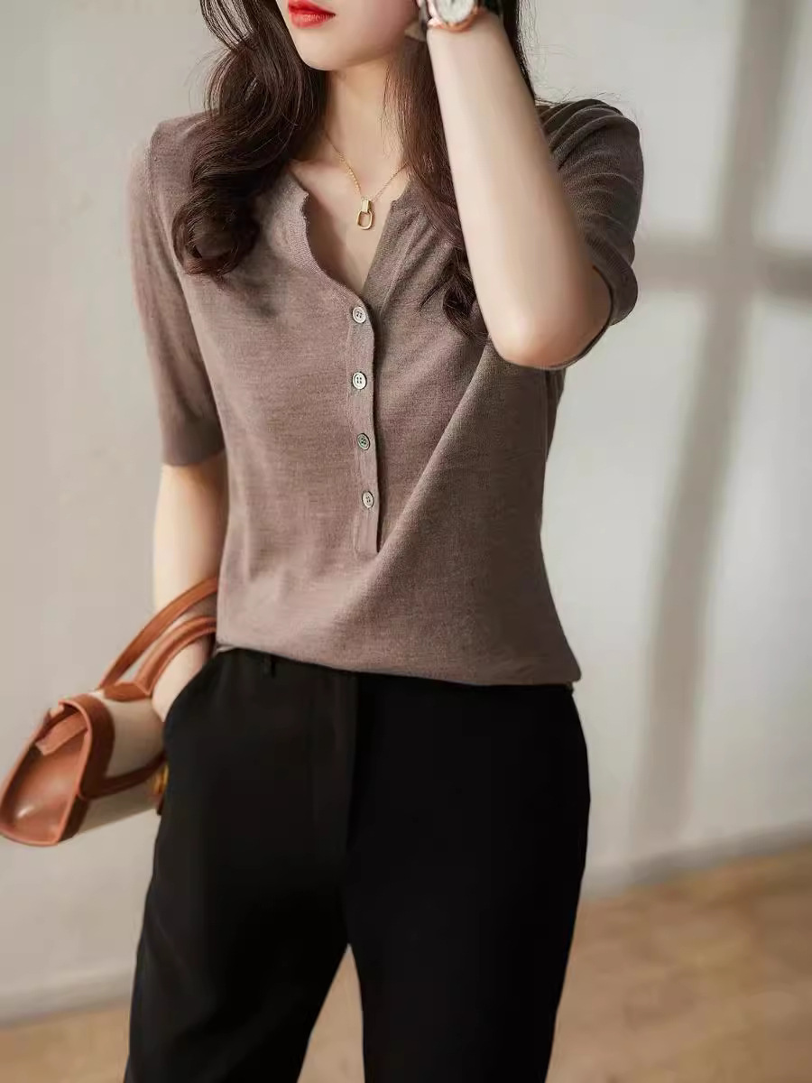 Ice Silk V-neck Sweater Women's Summer 2024 New Elegant Elegant Slimming Short-sleeved T-shirt Women's Simple Fashion Top