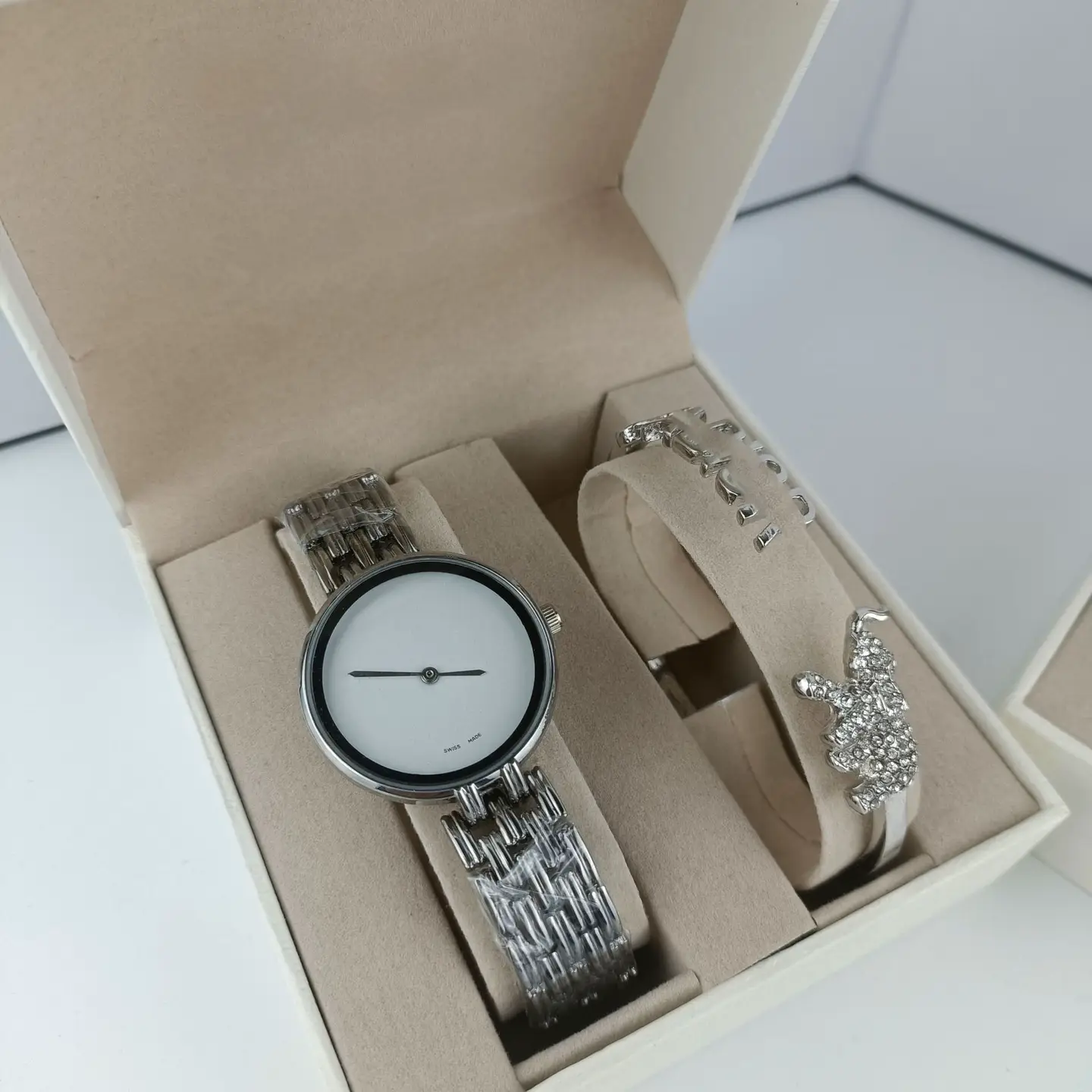 2pcs New Fashion Quartz Ladies Watch Calendar Casual Ultra-thin Advanced Sense Waterproof Ladies Watch Wholesale