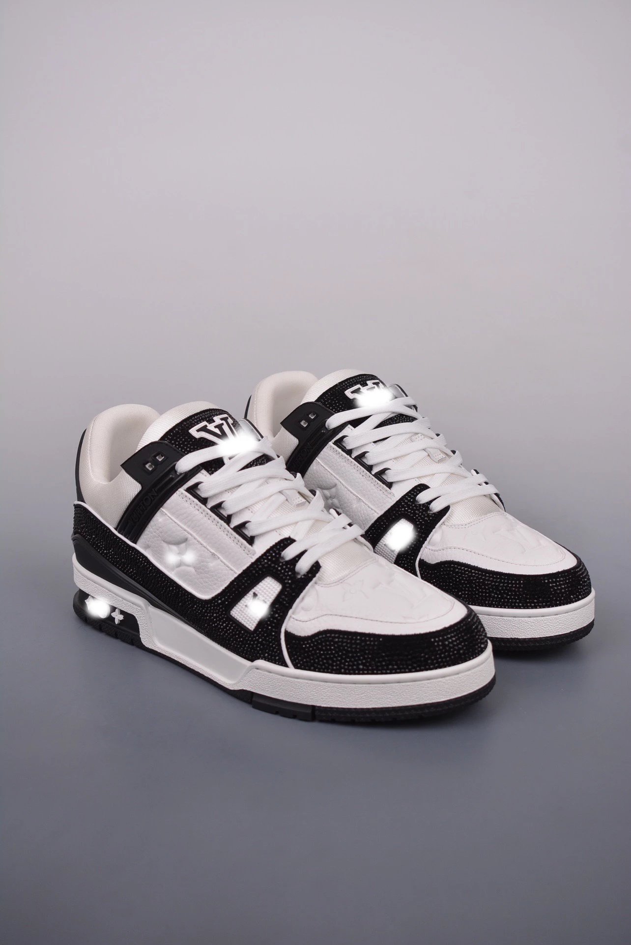 Limited shoe