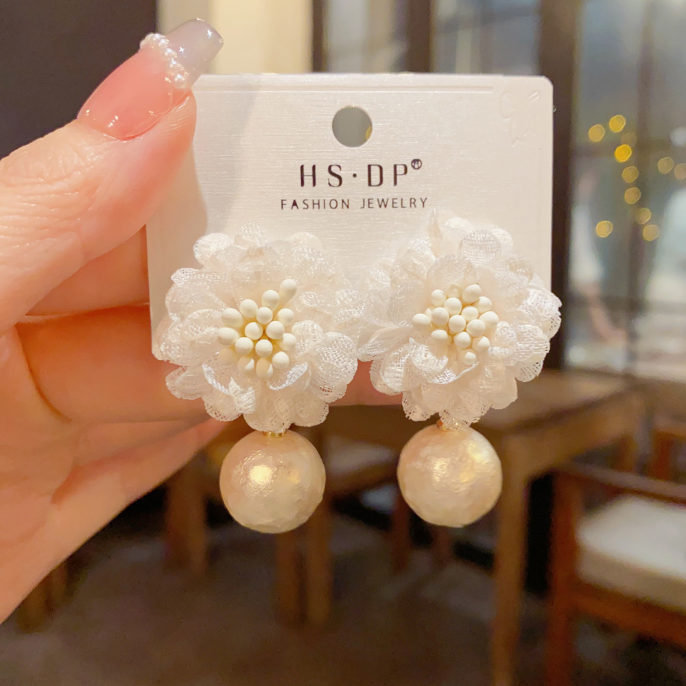 Summer New Style Fresh and Artistic Personality Fabric Flower Pendant Pearl Earrings for Women, Fashionable Light Luxury High-End Earrings